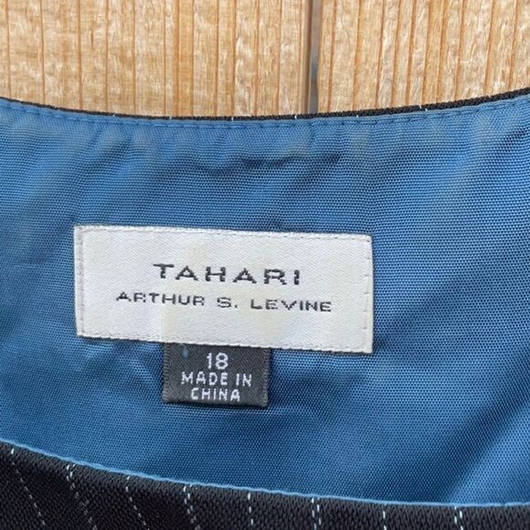 🔥 Take 50% OFF- Tahari Women’s Navy Striped Blazer Jacket With Inner, Size-18 - Picture 10 of 11